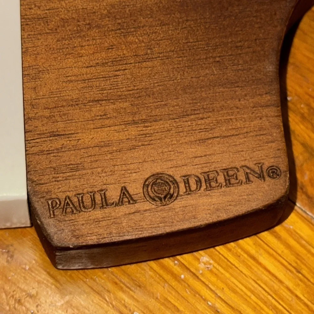 (NWT) HTF Paula Dean Pantryware Pig Shaped Acacia Wood Kitchen Cutting Board